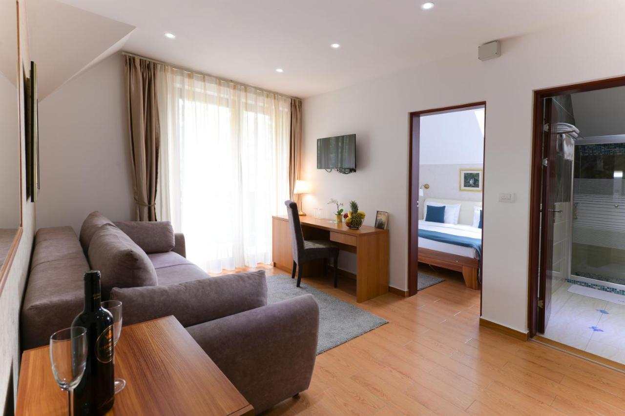 Hotel Iris ซลาตีบอร์ ภายนอก รูปภาพ