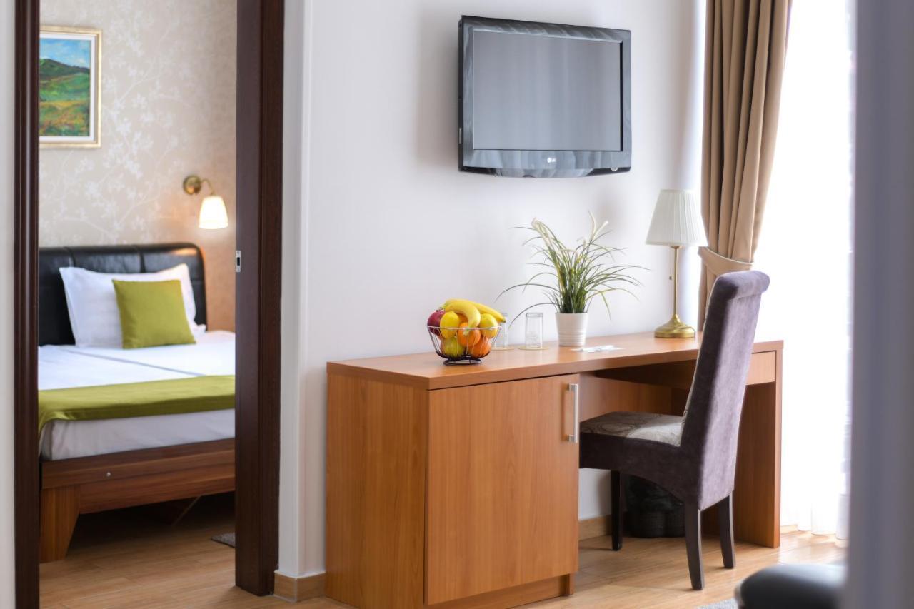 Hotel Iris ซลาตีบอร์ ภายนอก รูปภาพ