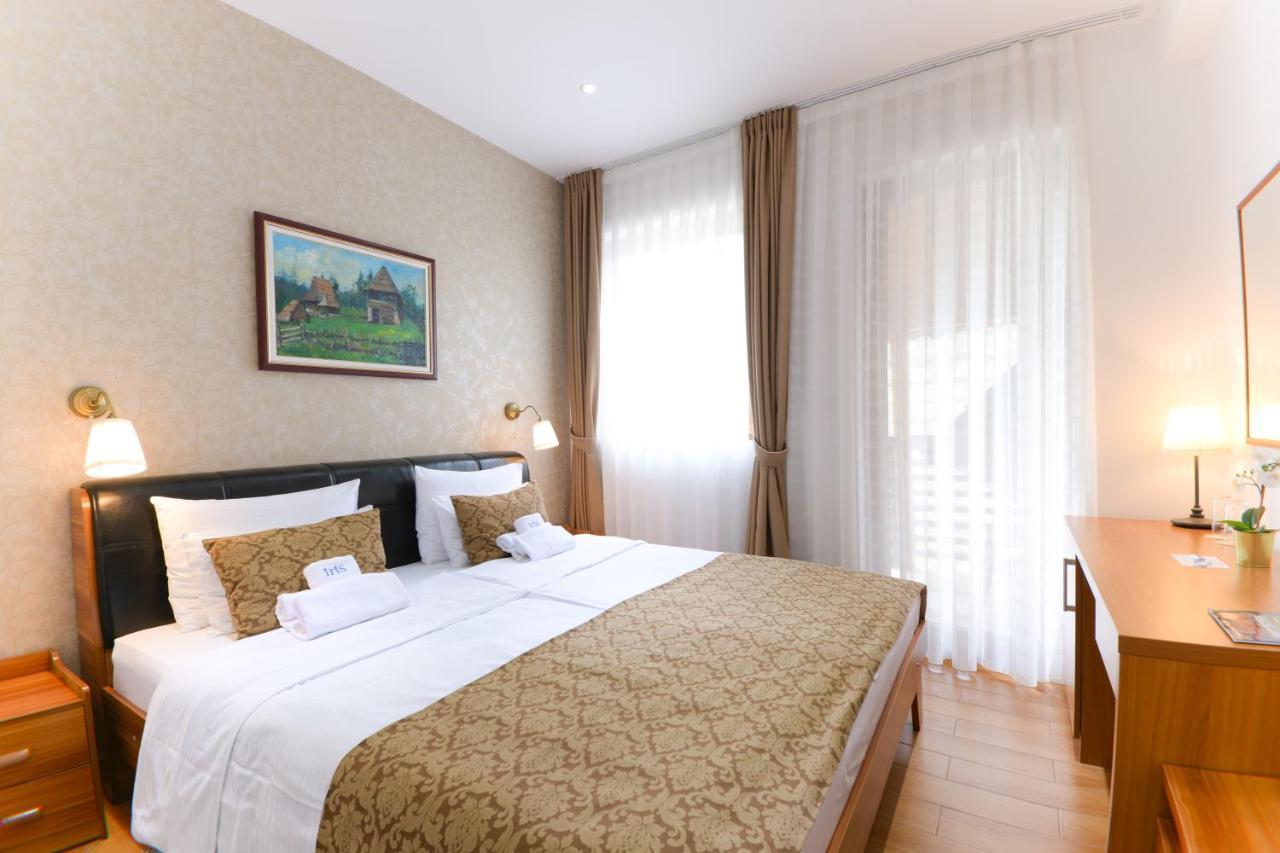 Hotel Iris ซลาตีบอร์ ภายนอก รูปภาพ