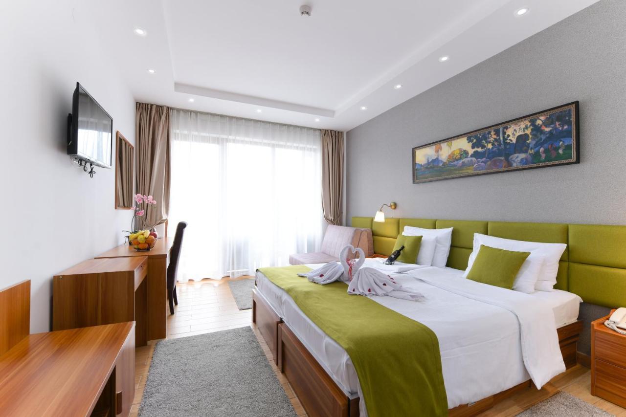 Hotel Iris ซลาตีบอร์ ภายนอก รูปภาพ