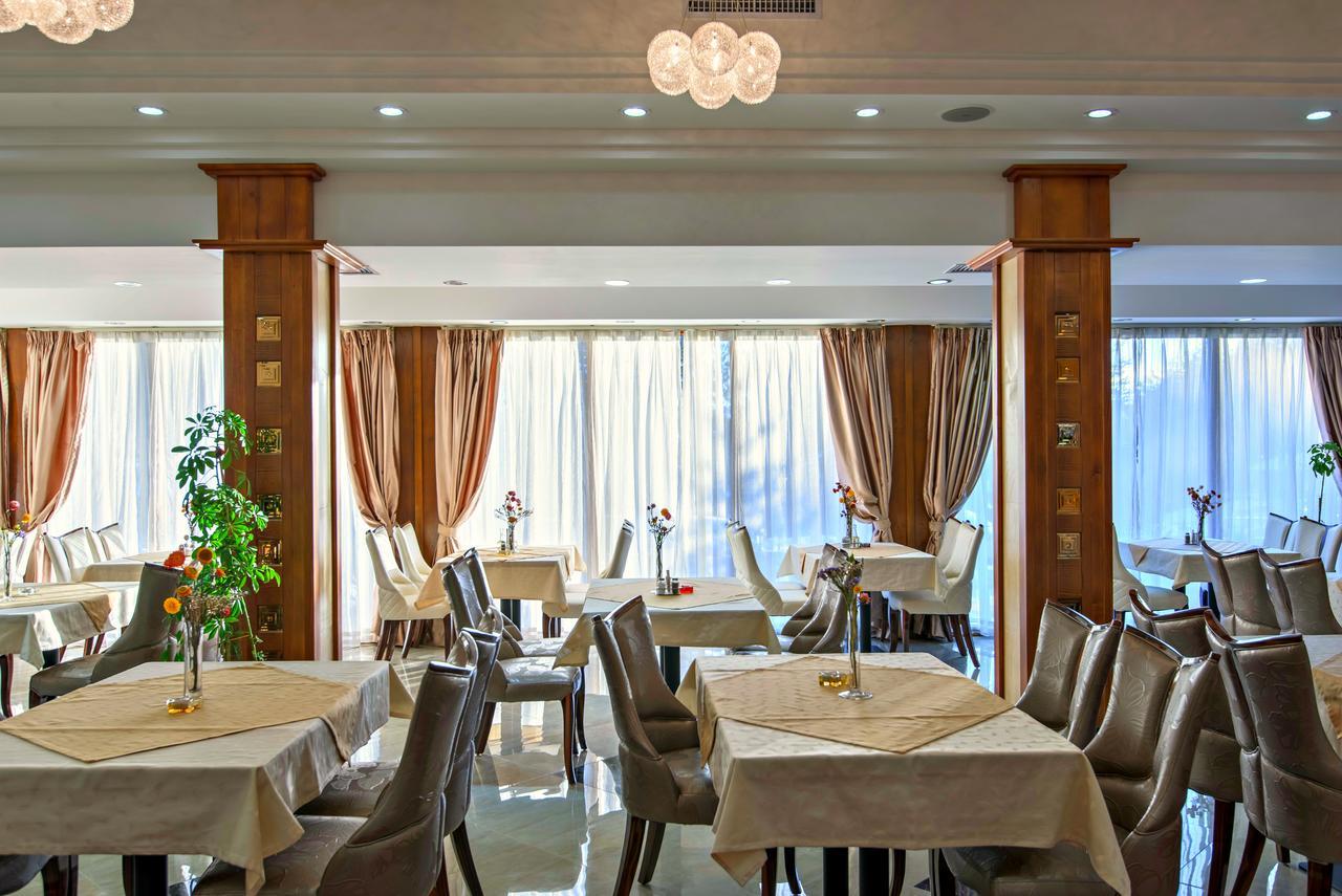 Hotel Iris ซลาตีบอร์ ภายนอก รูปภาพ