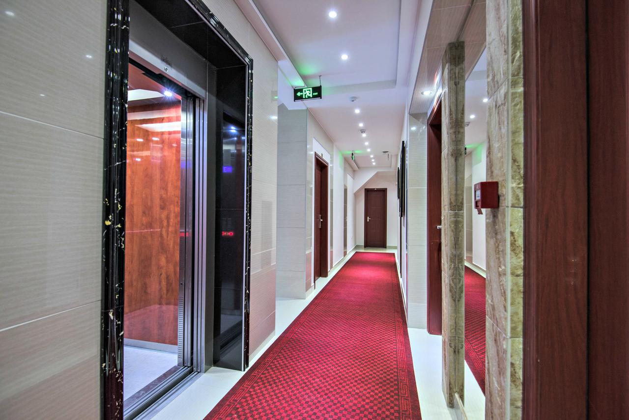 Hotel Iris ซลาตีบอร์ ภายนอก รูปภาพ