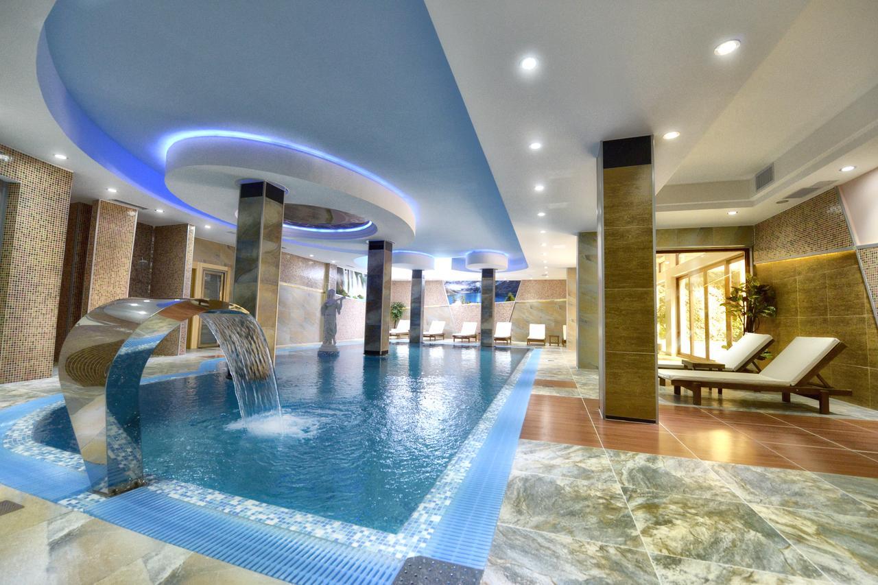 Hotel Iris ซลาตีบอร์ ภายนอก รูปภาพ