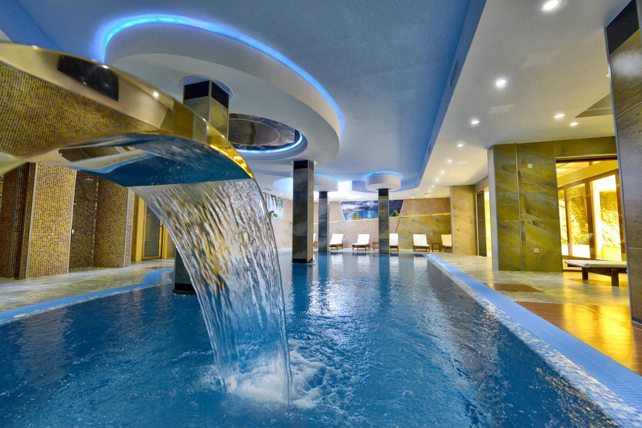 Hotel Iris ซลาตีบอร์ ภายนอก รูปภาพ
