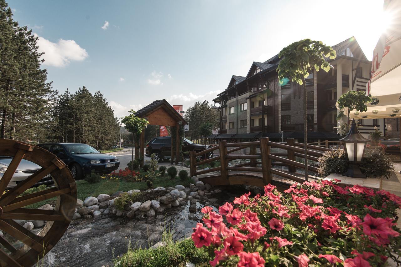 Hotel Iris ซลาตีบอร์ ภายนอก รูปภาพ